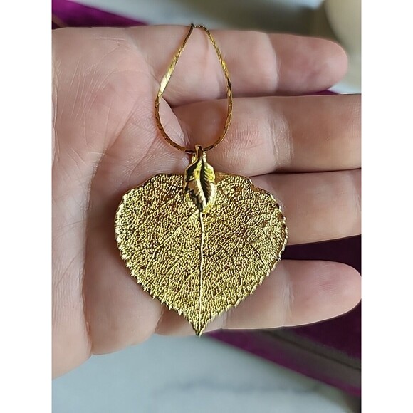 Gold Tone Metal Leaf Shaped Pendant Necklace - Picture 6 of 10